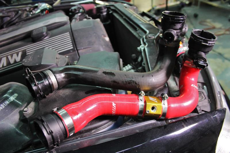 MISHIMOTO MMRAD-E46-323