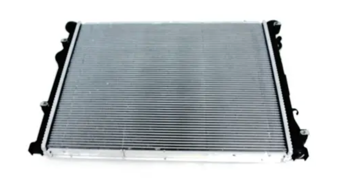 MOPAR® 300/Challenger/Charger HEMI OEM Heavy-Duty Plastic Radiator with Aluminum Core