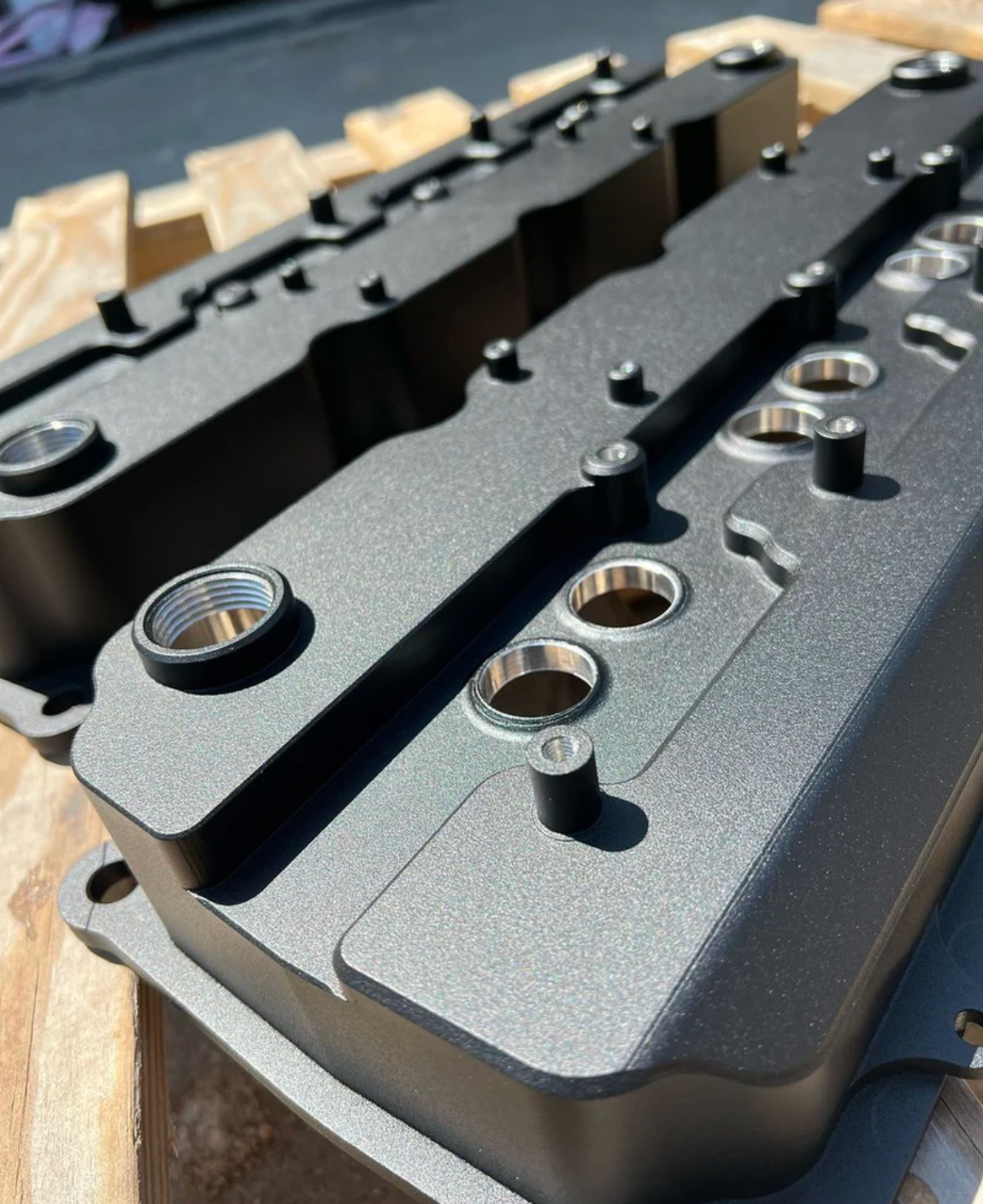 ModalWorks® GEN III HEMI Billet 6061-T6 Aluminum Valve Covers with –12an ORB Breather Ports
